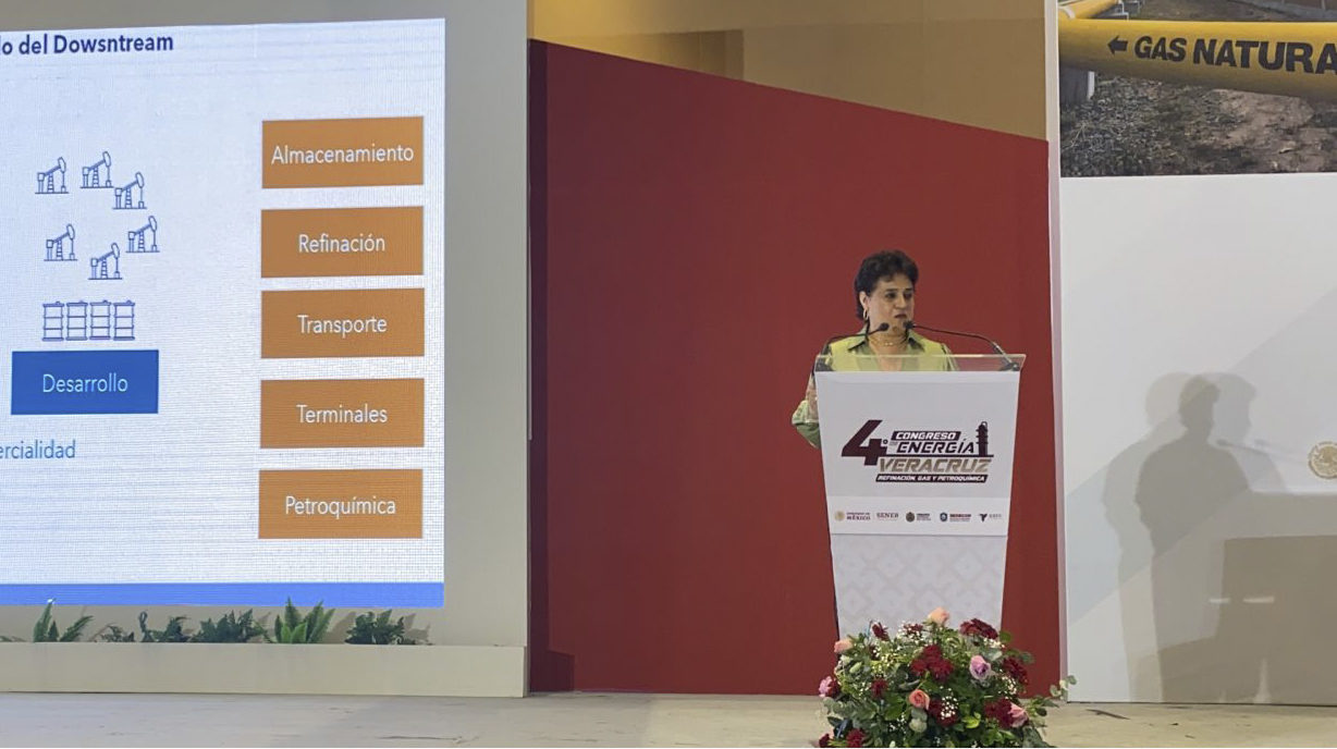 Alma América Porres participó en Congreso de Energía Veracruz