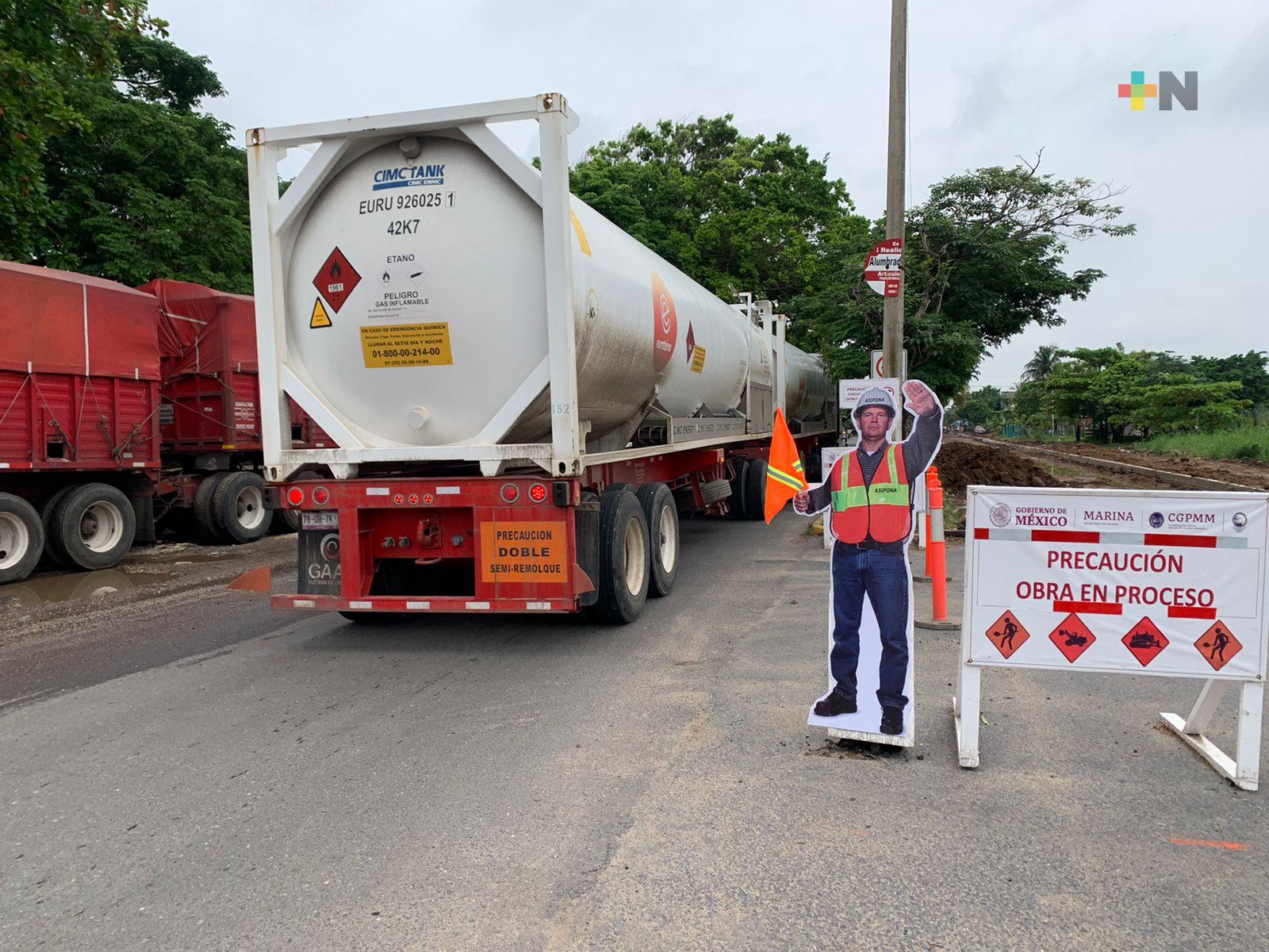 Transportistas se quejan por obra y cobro de estacionamiento en Asipona