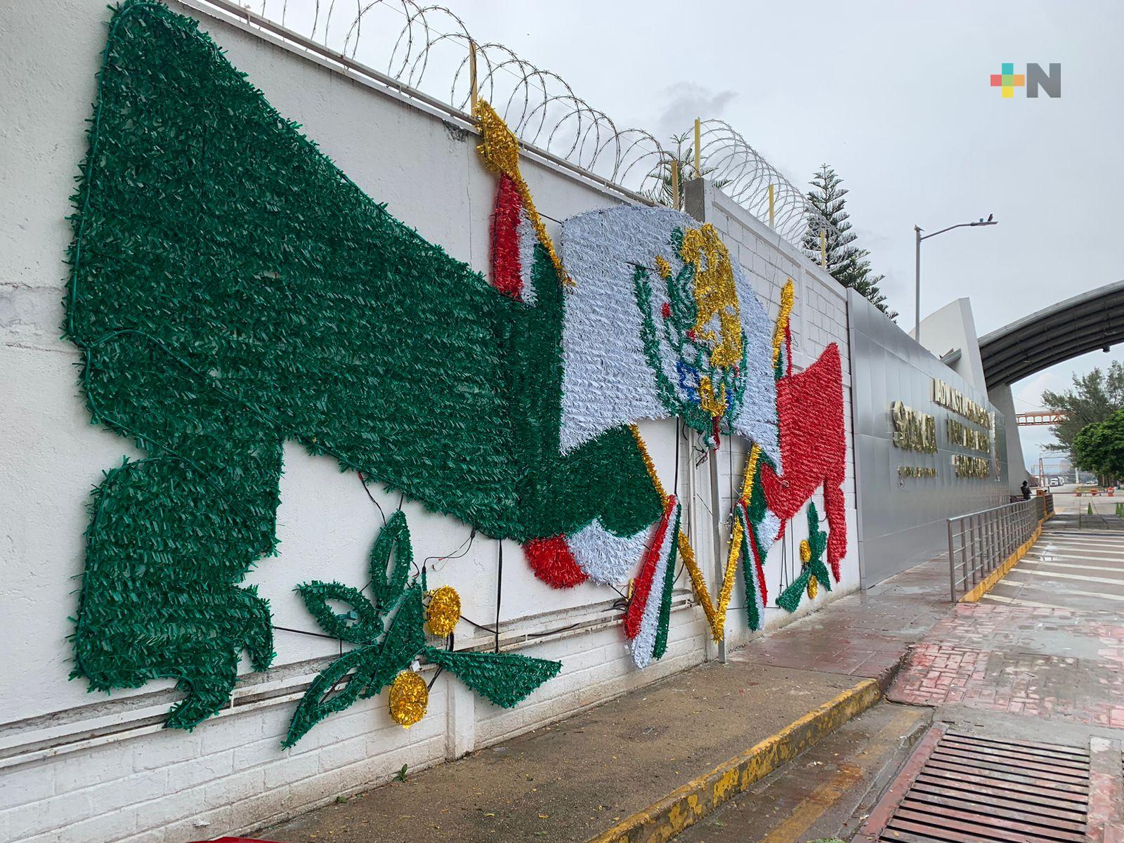 Asipona de Coatzacoalcos instaló iluminación alusiva a fechas patrias