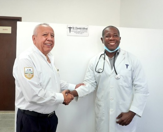 Atiende médico de origen haitiano por más de una década en Estación Migratoria de Tamaulipas