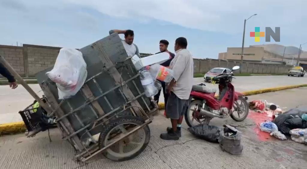 Arrolla automóvil a un pepenador de basura en Coatzacoalcos