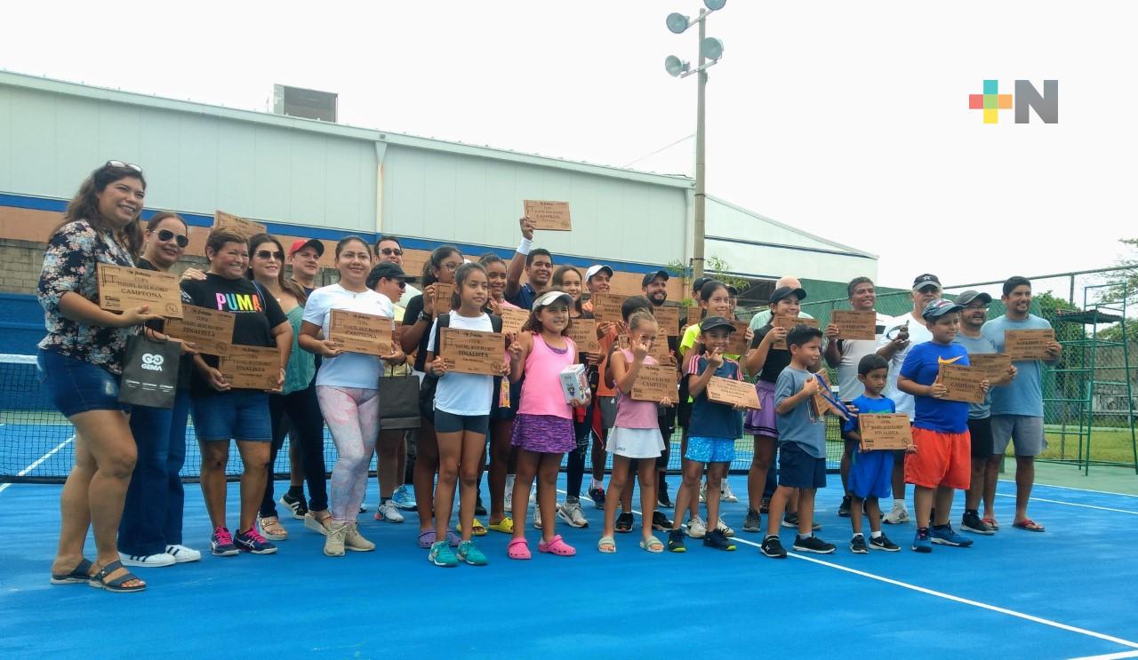 César Castillo y Natalia Cházaro ganan Circuito Regional de Tenis