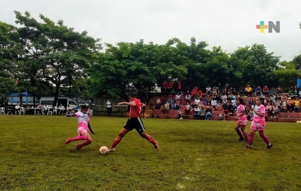 Coatza avanza en futbol 6×6 a Juegos Estatales Populares