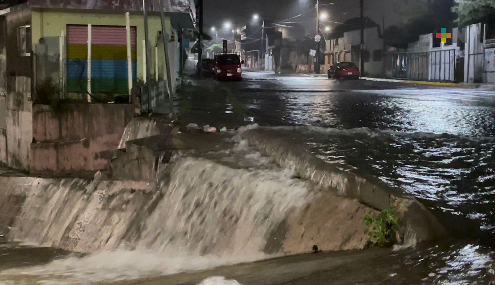 Coatzacoalcos sufre severas anegaciones por tormentas eléctricas en la madrugada