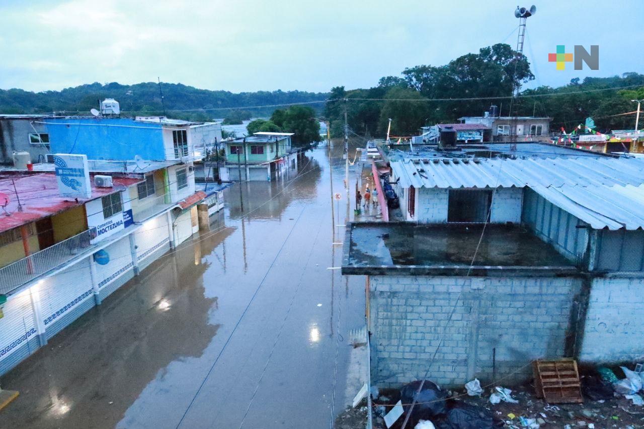 Cabecera municipal y comunidades de Cotaxtla amanecen inundadas