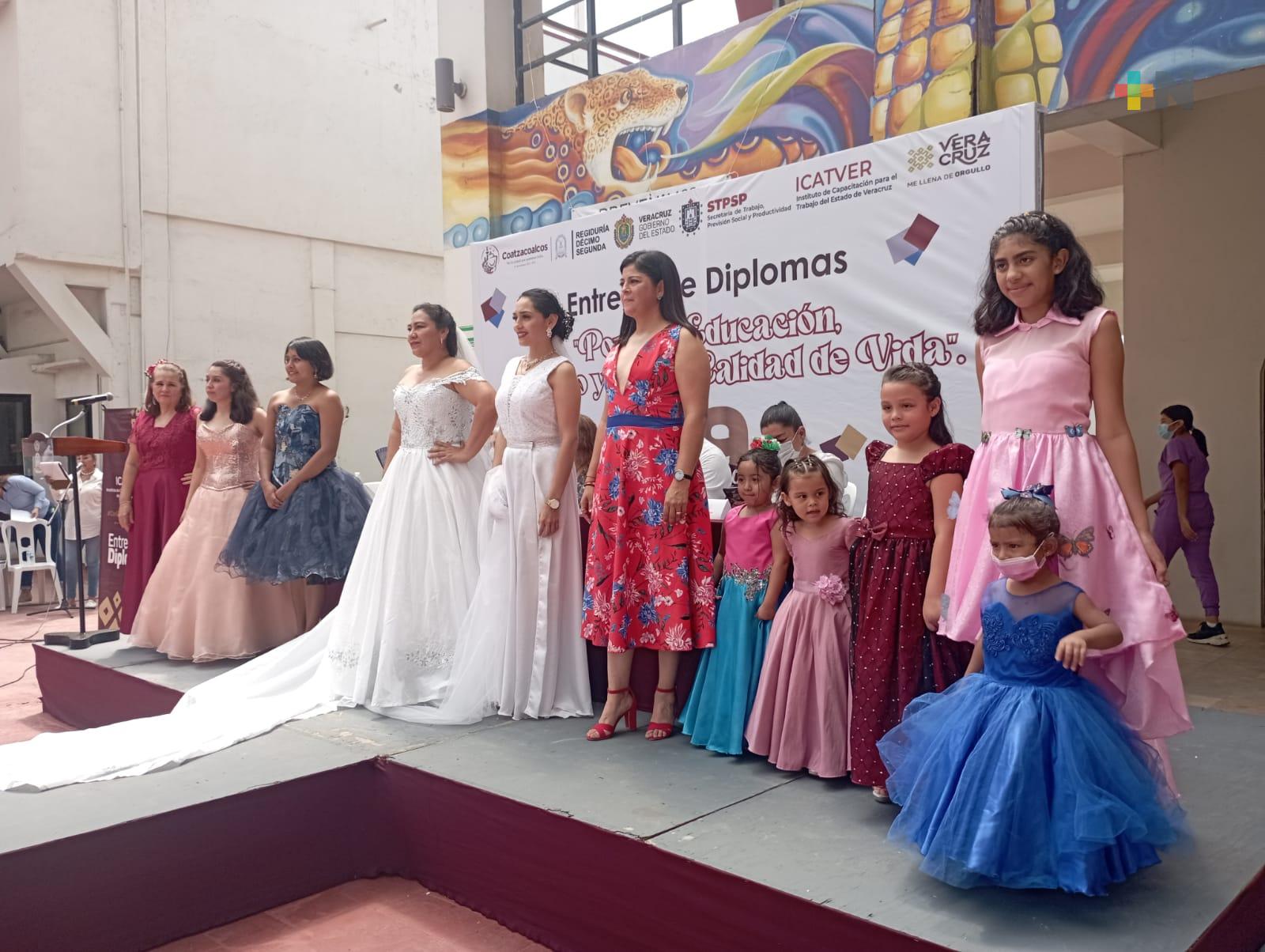 ICATVER entrega diplomas a más de 100 graduados en Coatzacoalcos