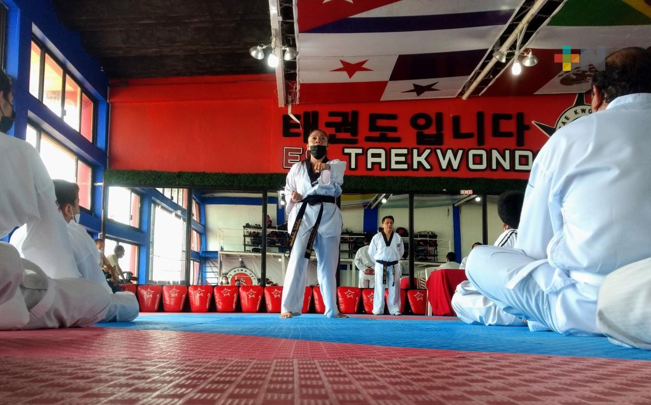 Aprueban examen de grados en ES Taekwondo Panamericano