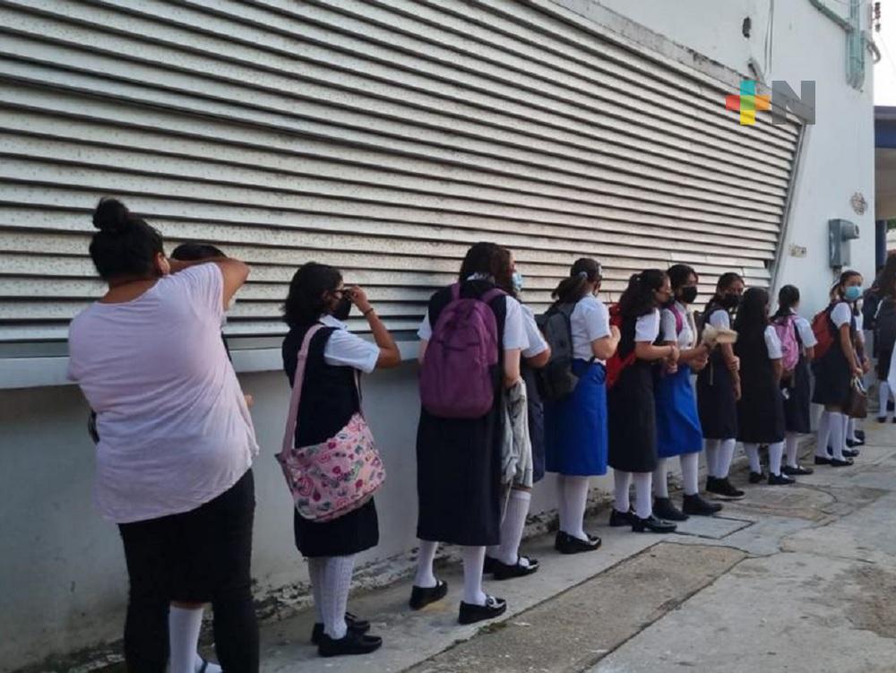 Estudiantes deben respetar estatutos de escuelas, opinan padres de familia