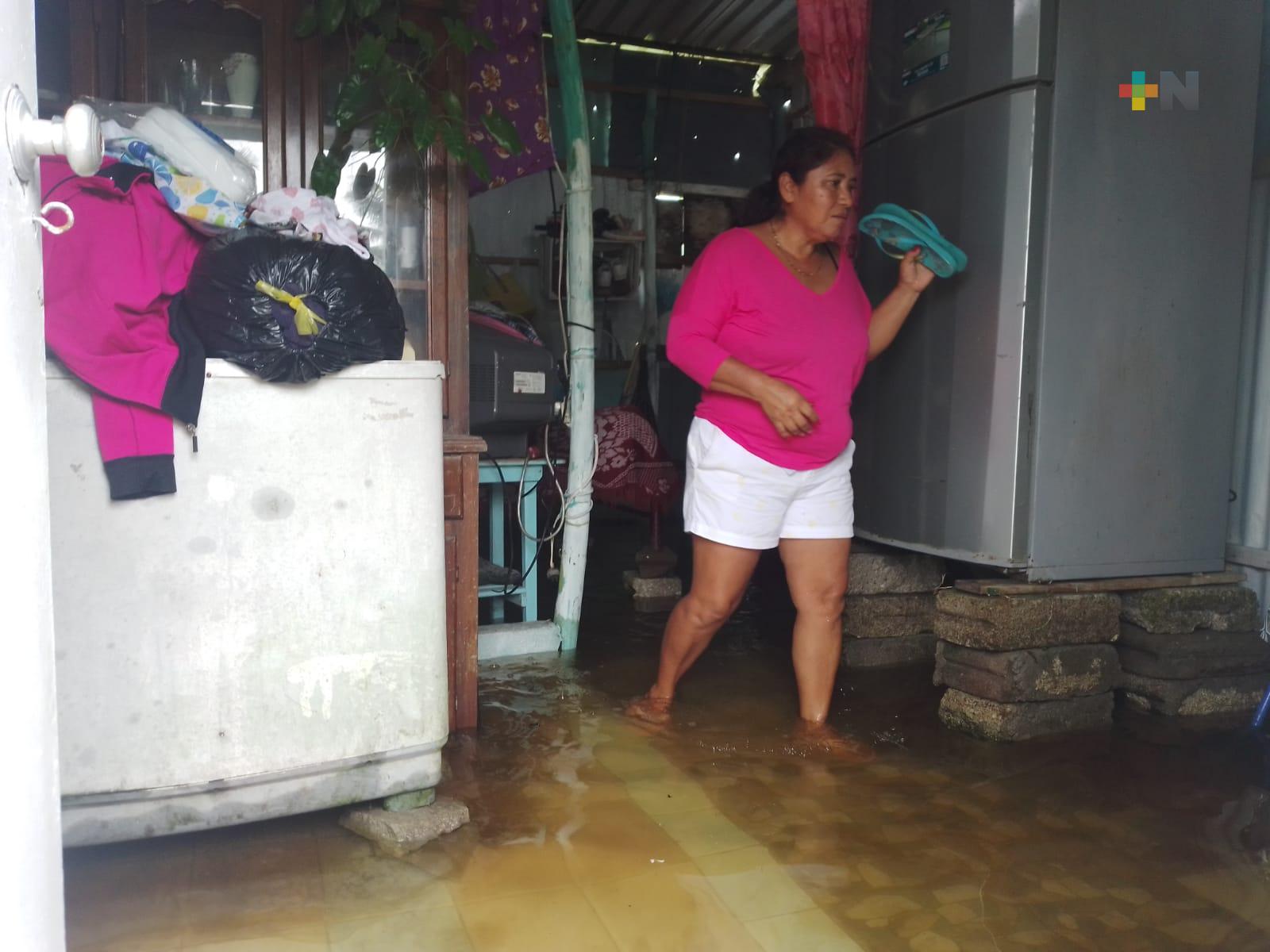 Crecimiento de laguna inunda casas en colonia Escolleras del municipio de Alvarado