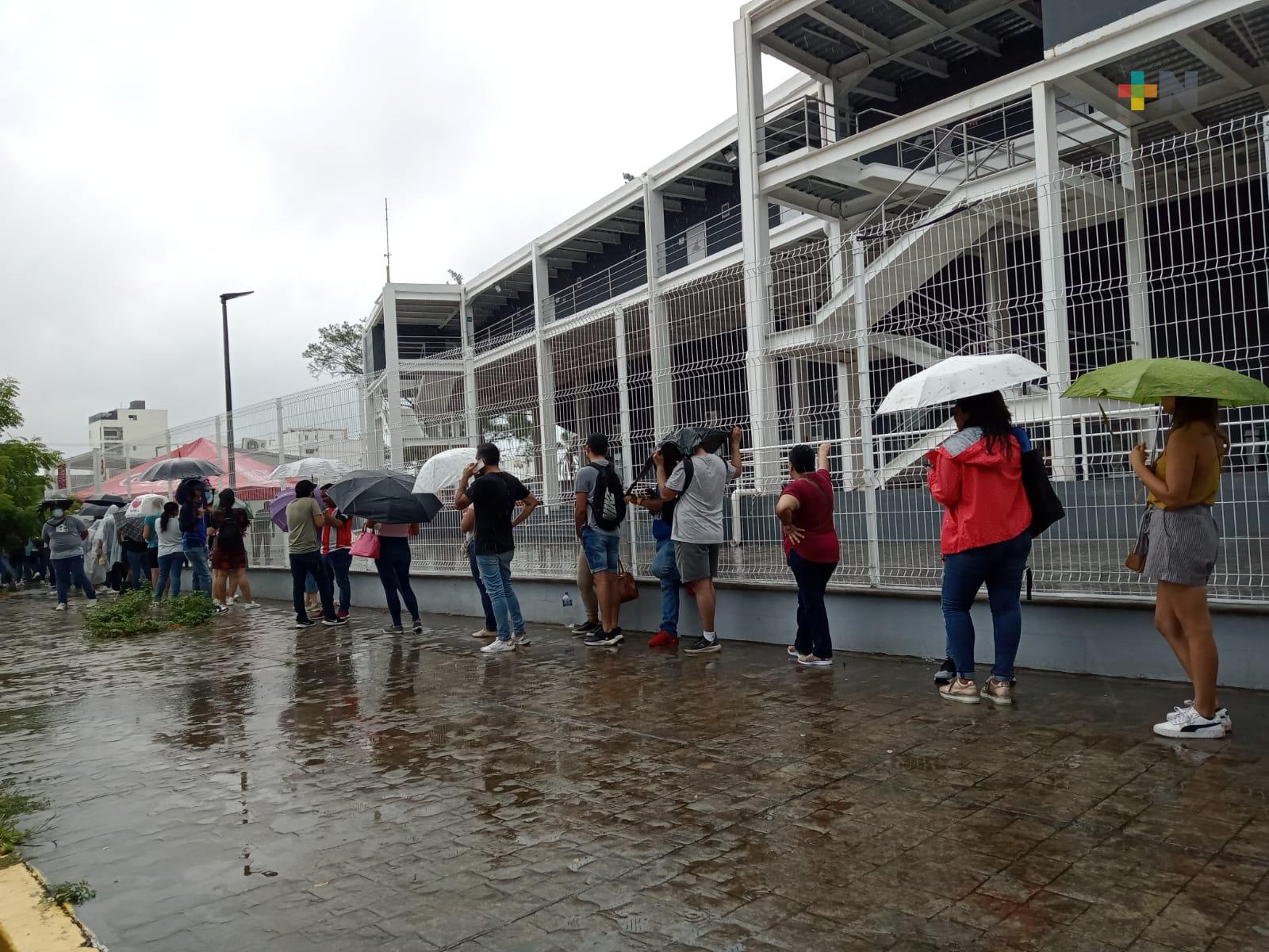 Fanáticos acampan para conseguir boletos del concierto de Daddy Yankee