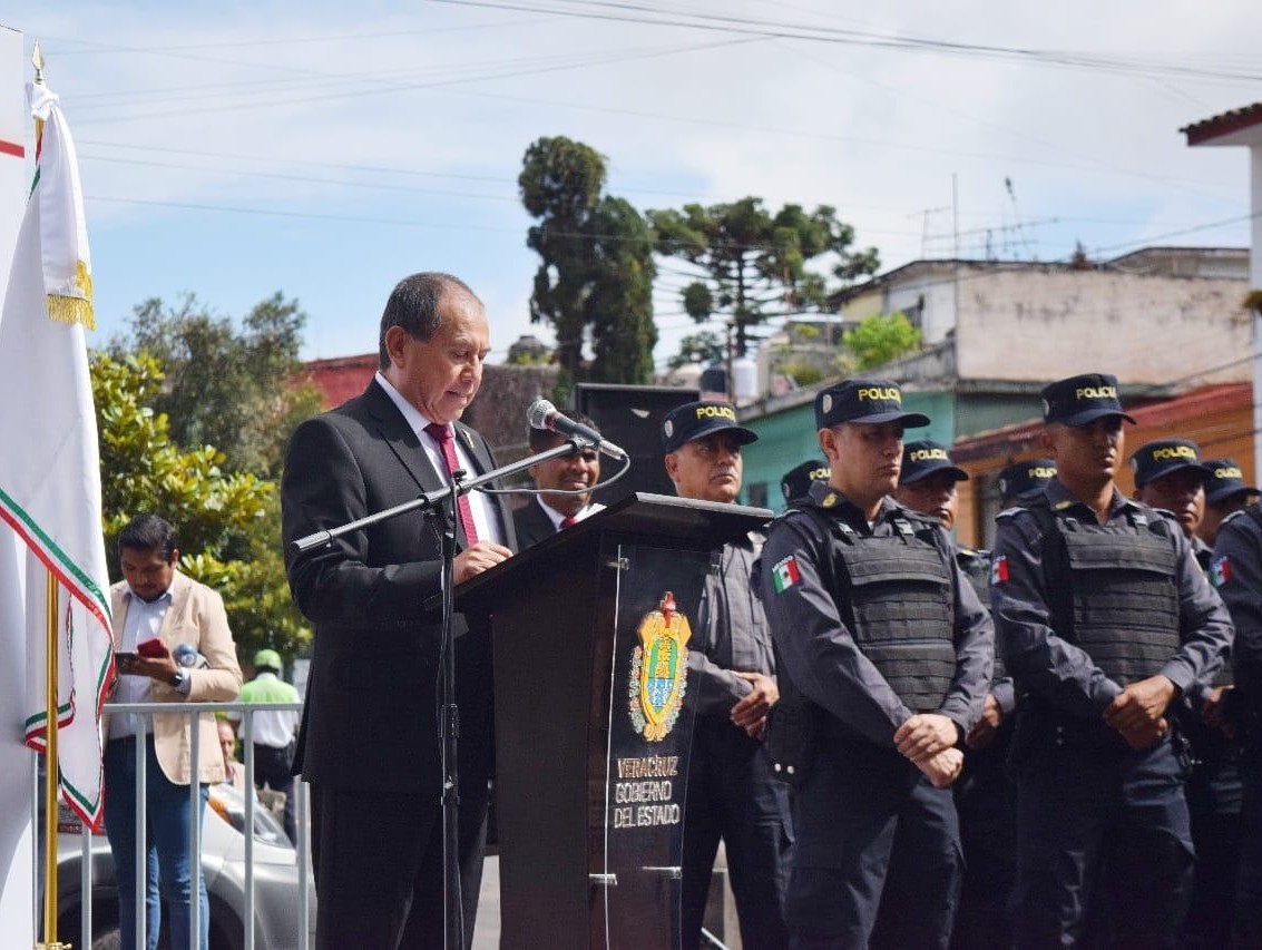 Policía Auxiliar de Veracruz rindió honores a héroes de la Independencia