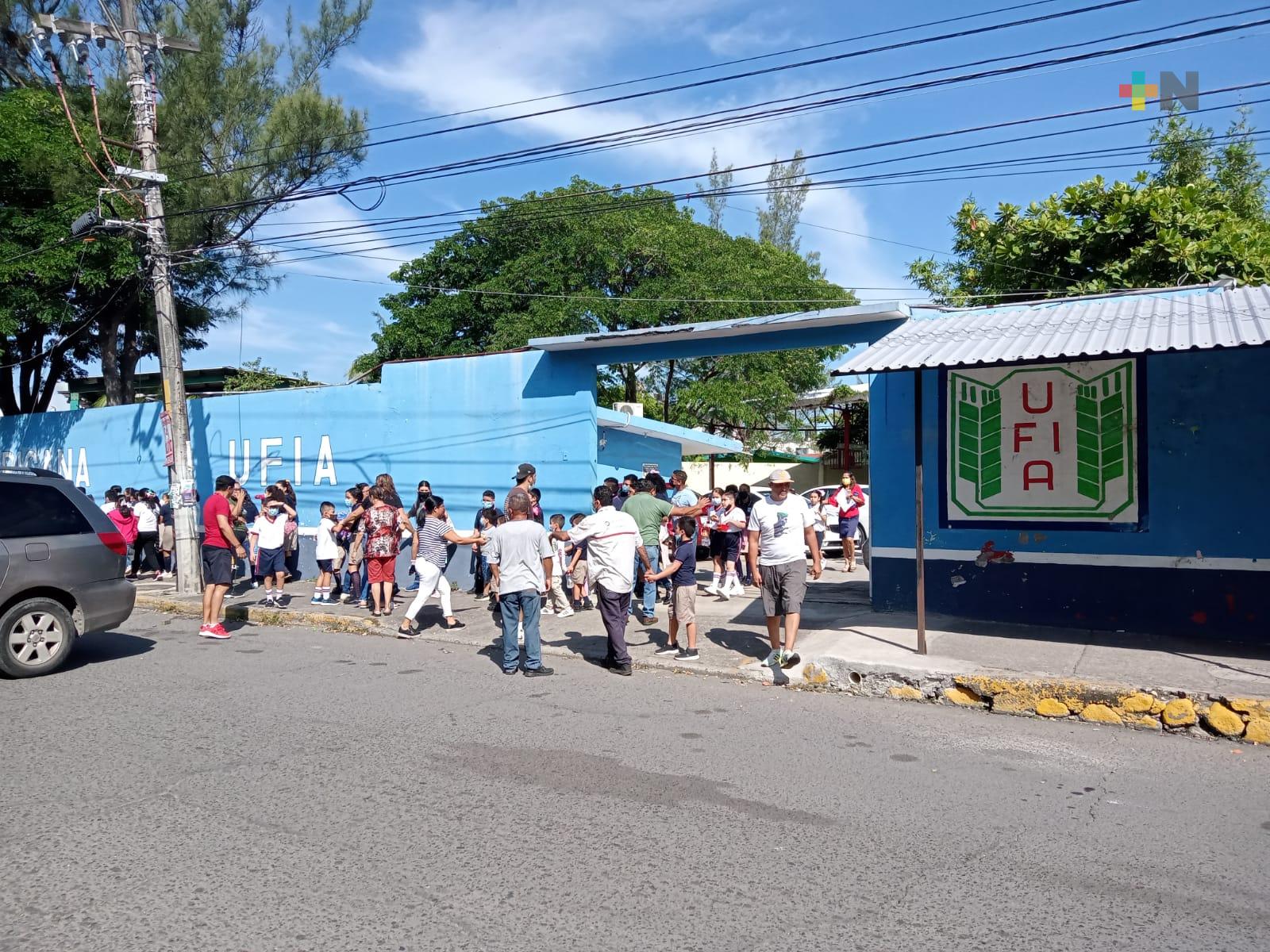 Explosión de transformador ocasionó un incendio en primaria de Veracruz