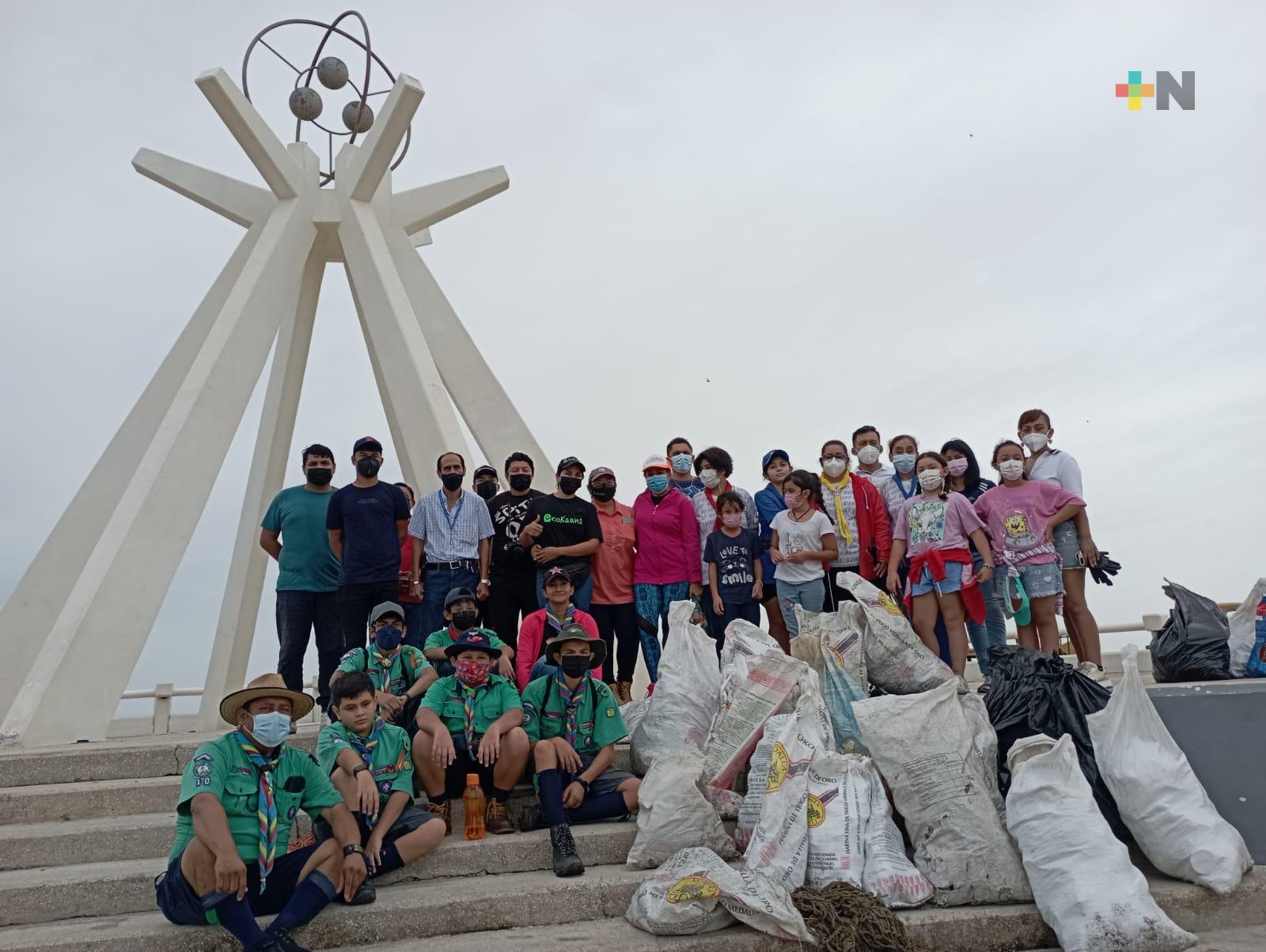 Al mes recolectan hasta 300 kilos de basura en playas de Coatzacoalcos