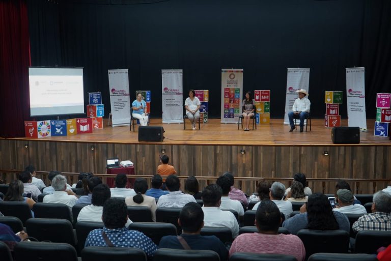 Promueven lectura y legado cultural veracruzano en encuentro “La cultura como motor de transformación social”