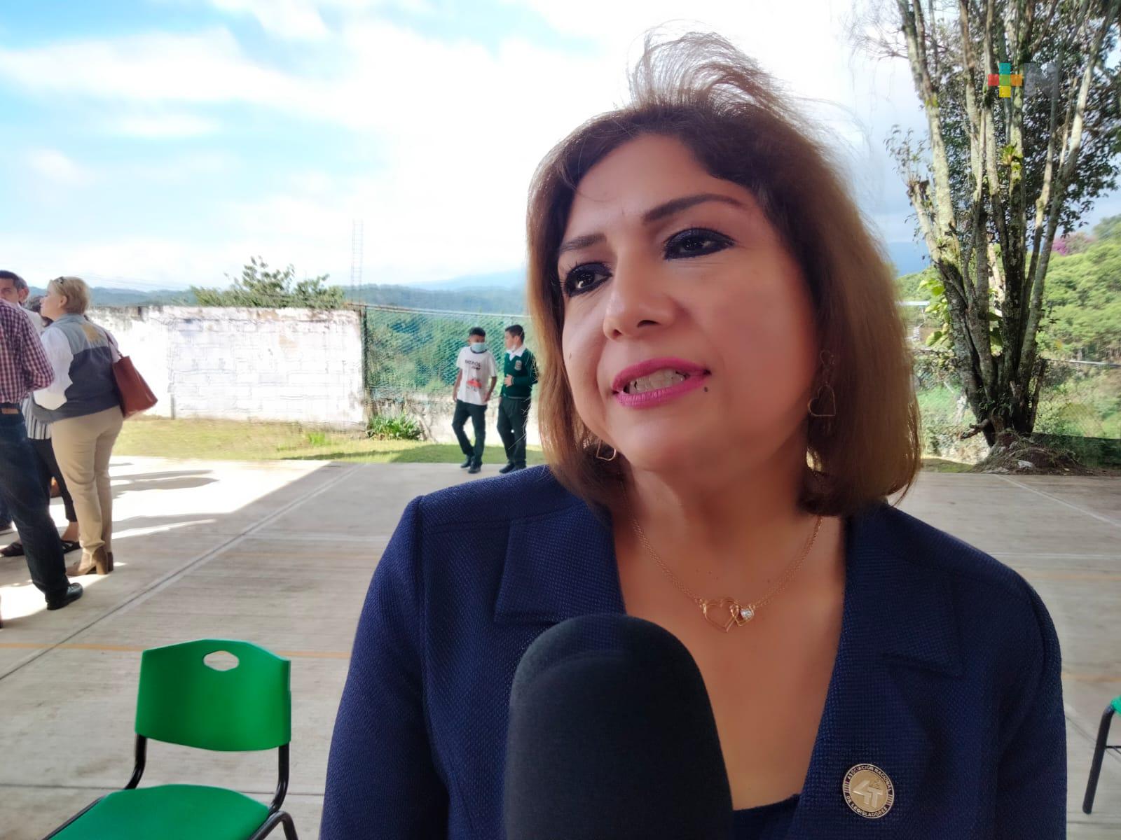 Mobiliario y pintura para escuelas, lo más solicitado por padres al Congreso