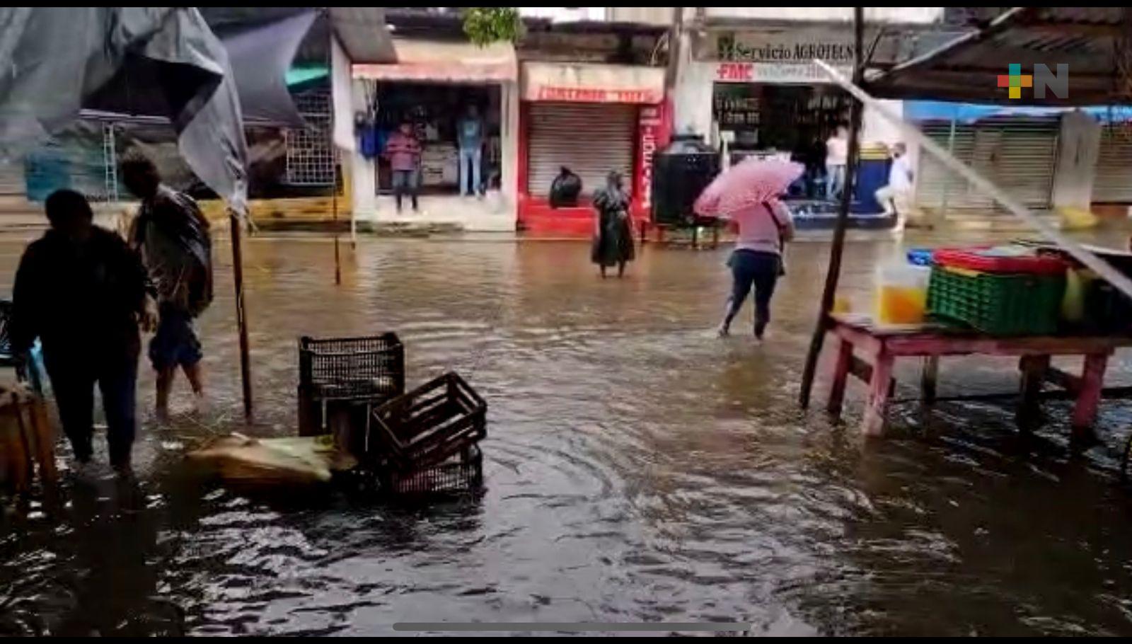 Posible que se extiendan inundaciones en Minatitlán; preparan albergues