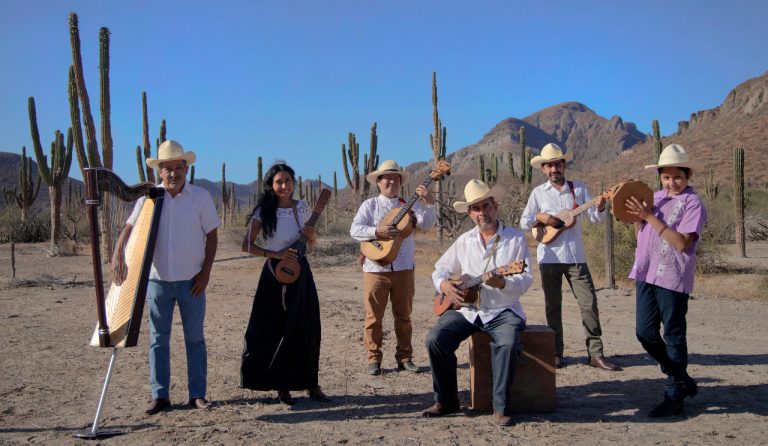 Celebra Mono Blanco su 45º aniversario en el Teatro del Estado
