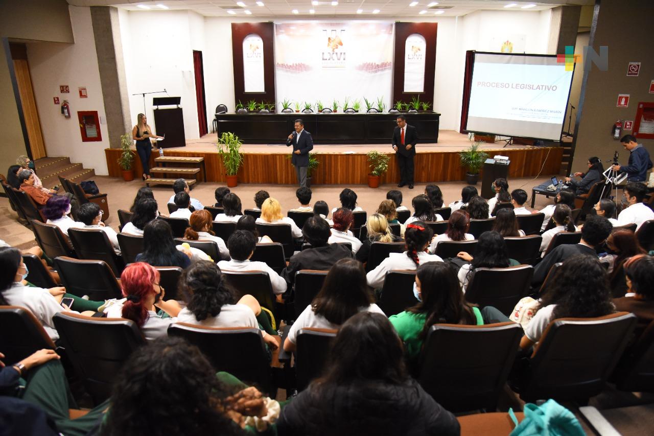 Conocen estudiantes del Colegio Preparatorio de Xalapa, el Congreso del Estado