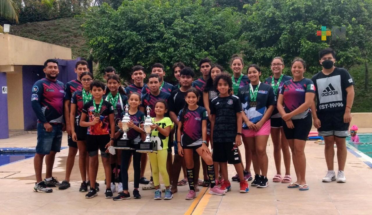 Ganan ocho oros en Copa Fénix de natación