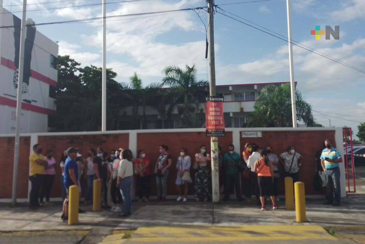 Padres de familia del Colegio Americano piden explicaciones sobre techo caído