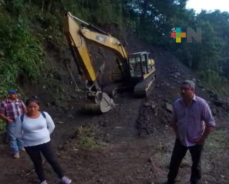 Rehabilitarán camino rural en comunidad Camarones del municipio de Huayacocotla