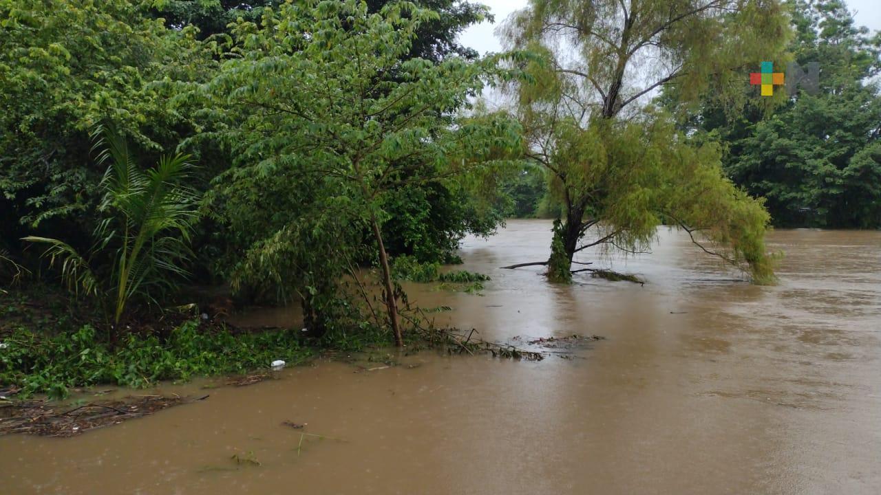 Aunque el río Cotaxtla bajó de nivel, se toman medidas para desalojar viviendas de requerirse