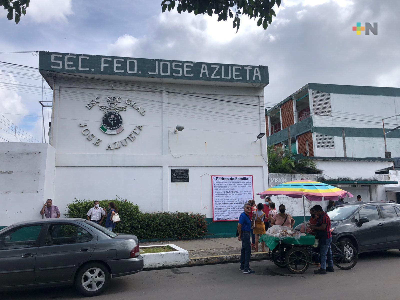 Instalación equipo de videovigilancia en secundaria José Azueta de Boca del Río