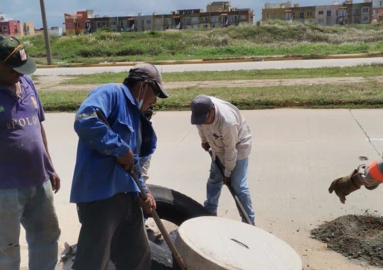 En Coatzacoalcos se sustituirán las tapas de drenaje robadas por otras de concreto