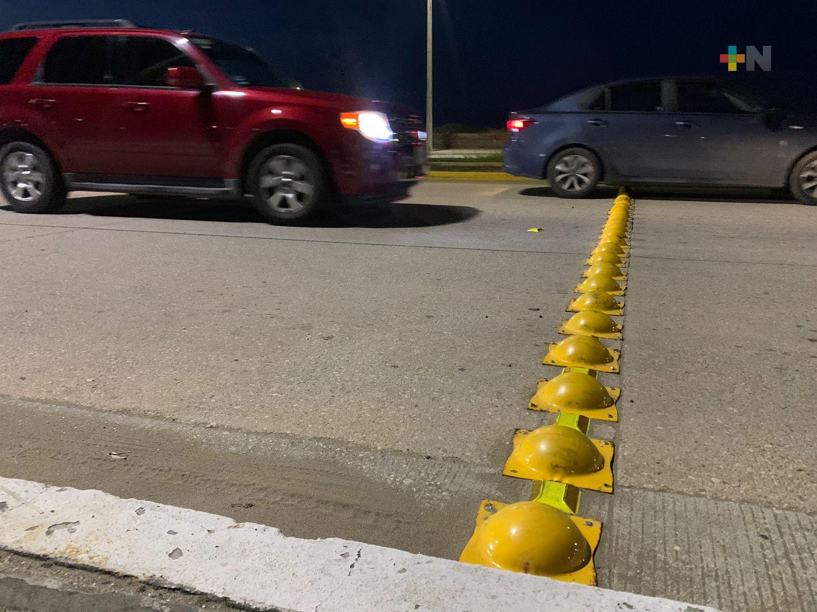 En Coatzacoalcos han instalado topes para prevenir accidentes y evitar arrancones