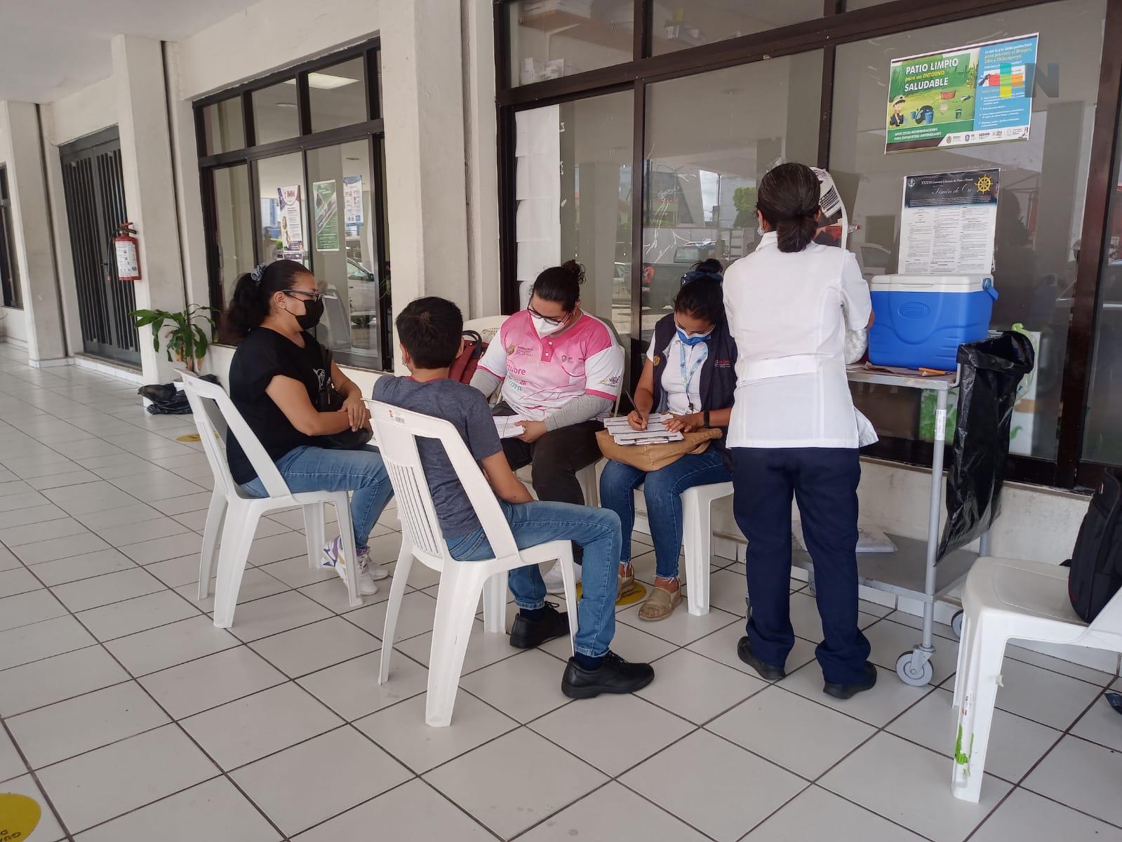 Dos días de vacunación contra Covid 19 en varios módulos de Coatzacoalcos