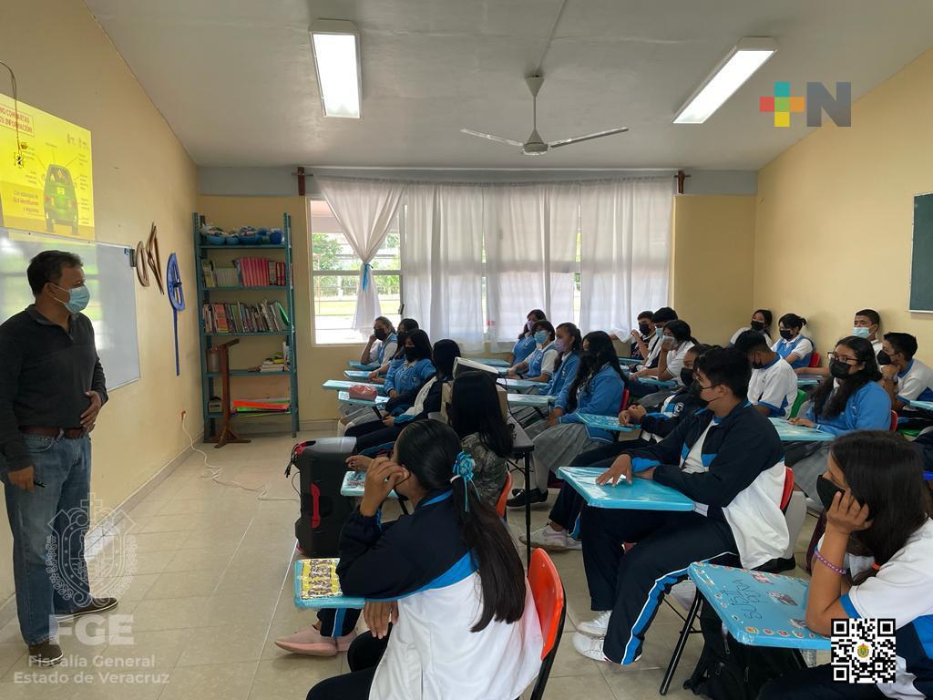 Capacita UECS a estudiantes de telesecundaria