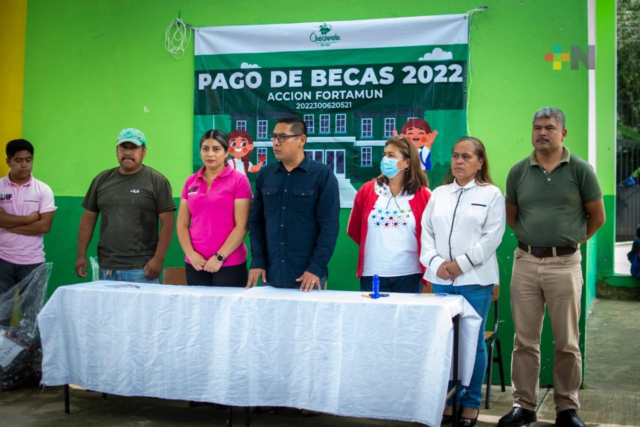 Inician programa de becas escolares en Chocamán