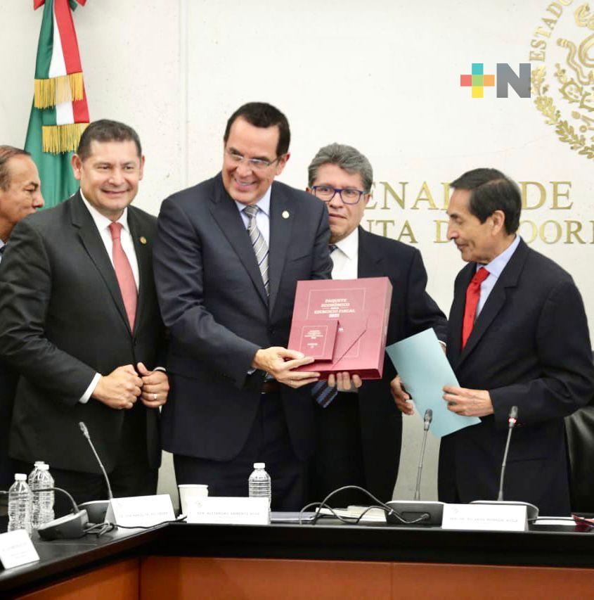 Pérez Astorga recibe en el Senado el Paquete Económico para el Ejercicio Fiscal 2023