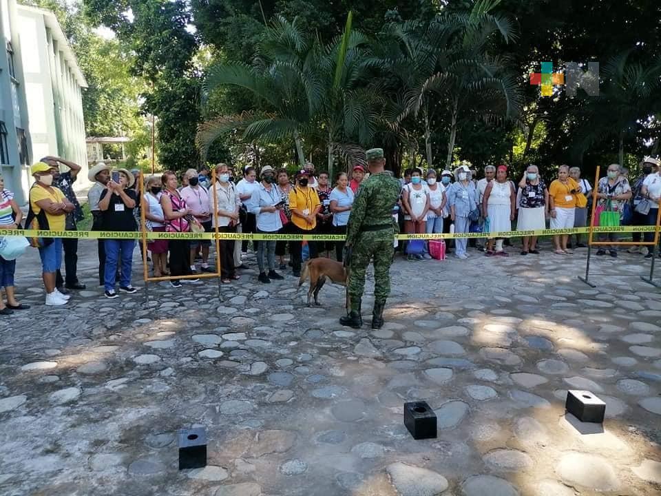Visitan adultos mayores Batallón de Infantería de Martínez de la Torre