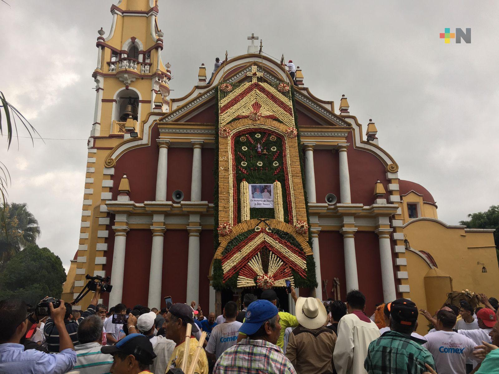 Levantamiento de arcos en honor a San Jerónimo, tradición de más de 300 años en Coatepec