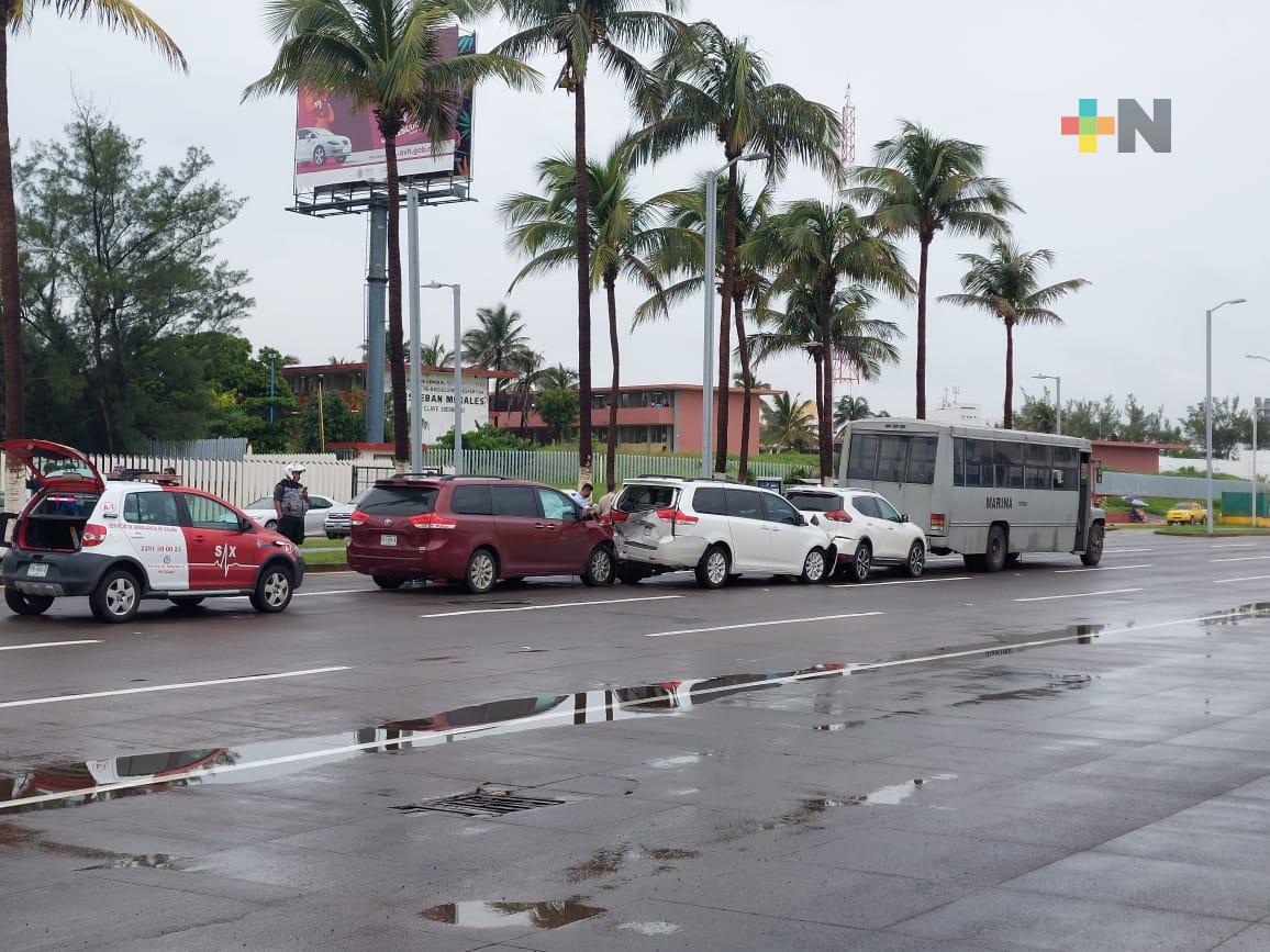 Accidente en bulevar Ruiz Cortines de Boca del Río afecta a cuatro vehículos