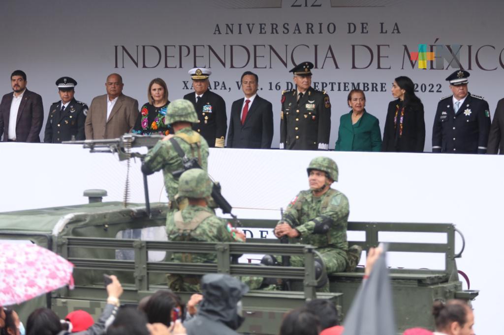 Unión, lealtad y entrega del pueblo mexicano en Desfile encabezado por el gobernador Cuitláhuac García