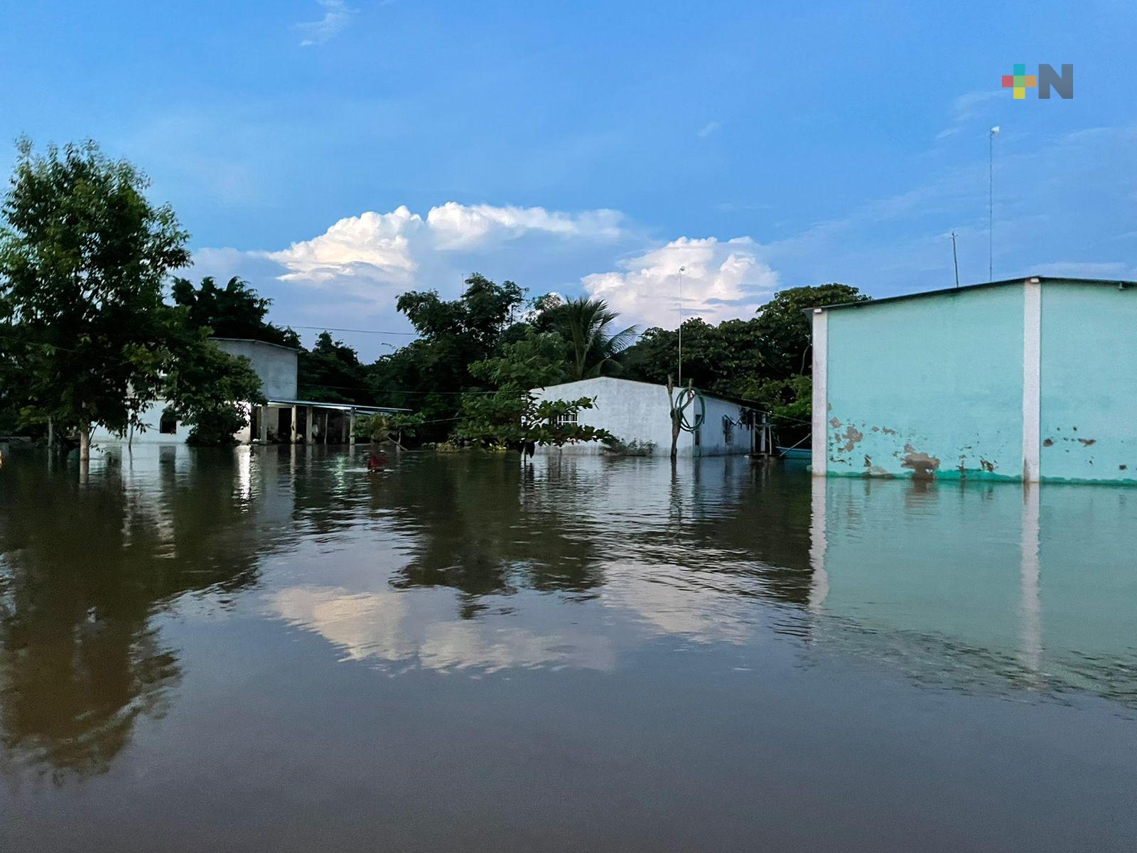 Continúan inundadas comunidades rurales del sur de Veracruz