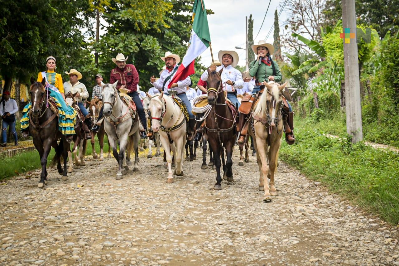 Con cabalgata concluyen festejos patrios en el municipio de Chalma