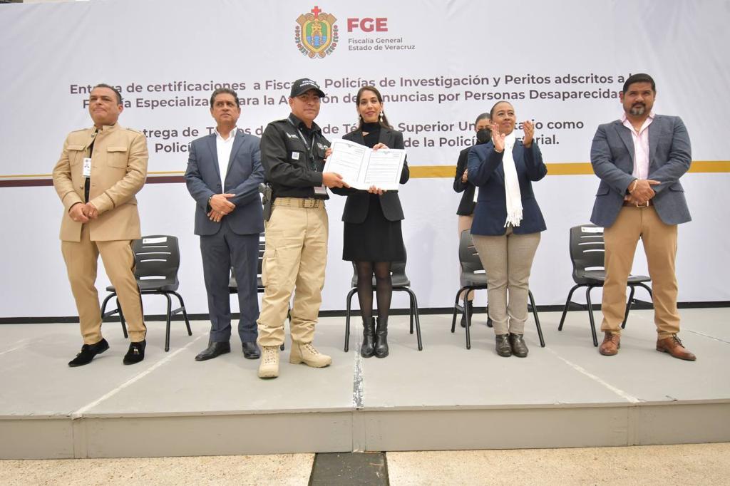 Fiscal General entrega certificaciones a trilogía investigadora especializada en desaparición de personas