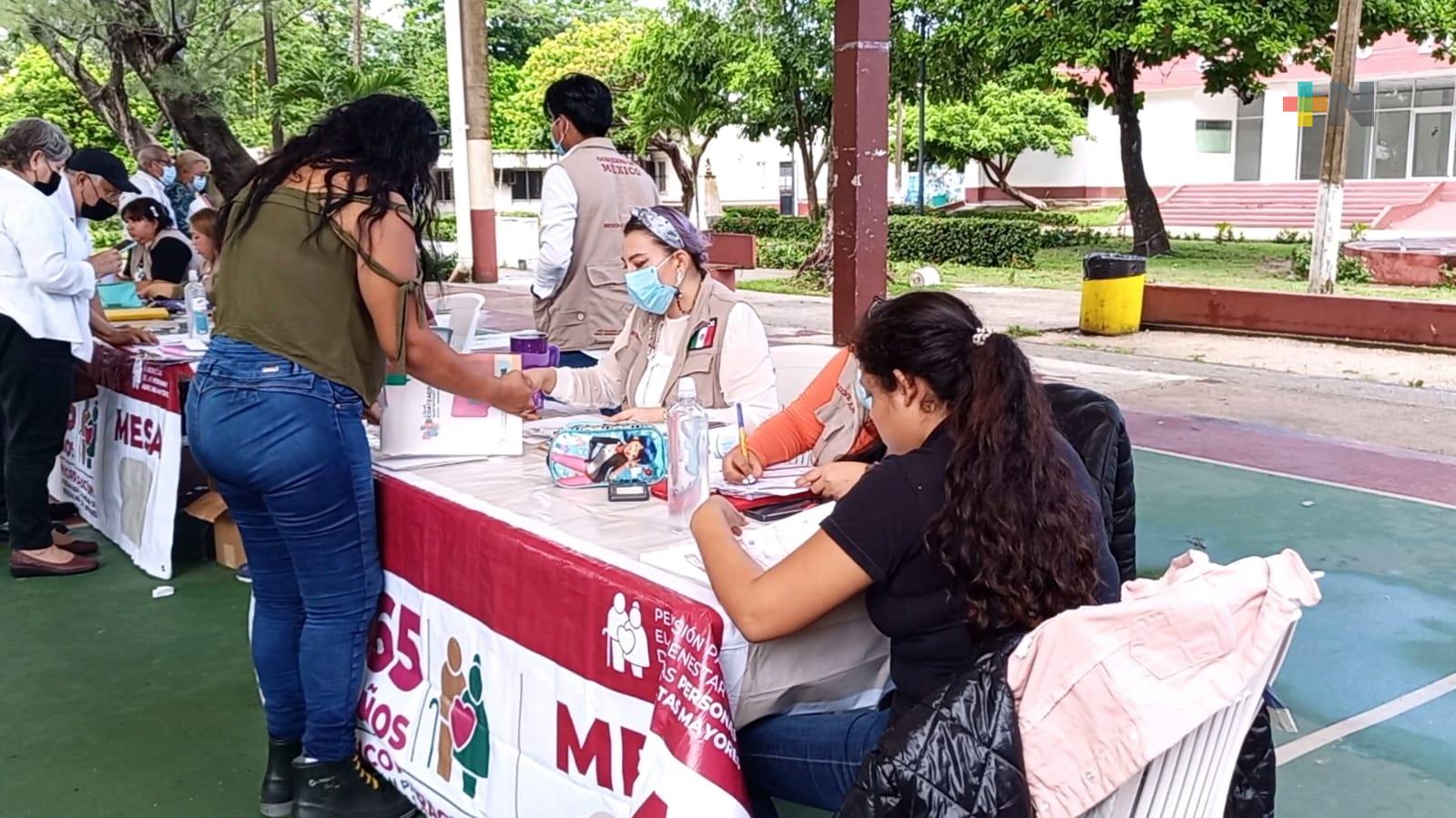 Continúan realizando pago de pensión Bienestar en municipios del sur de Veracruz