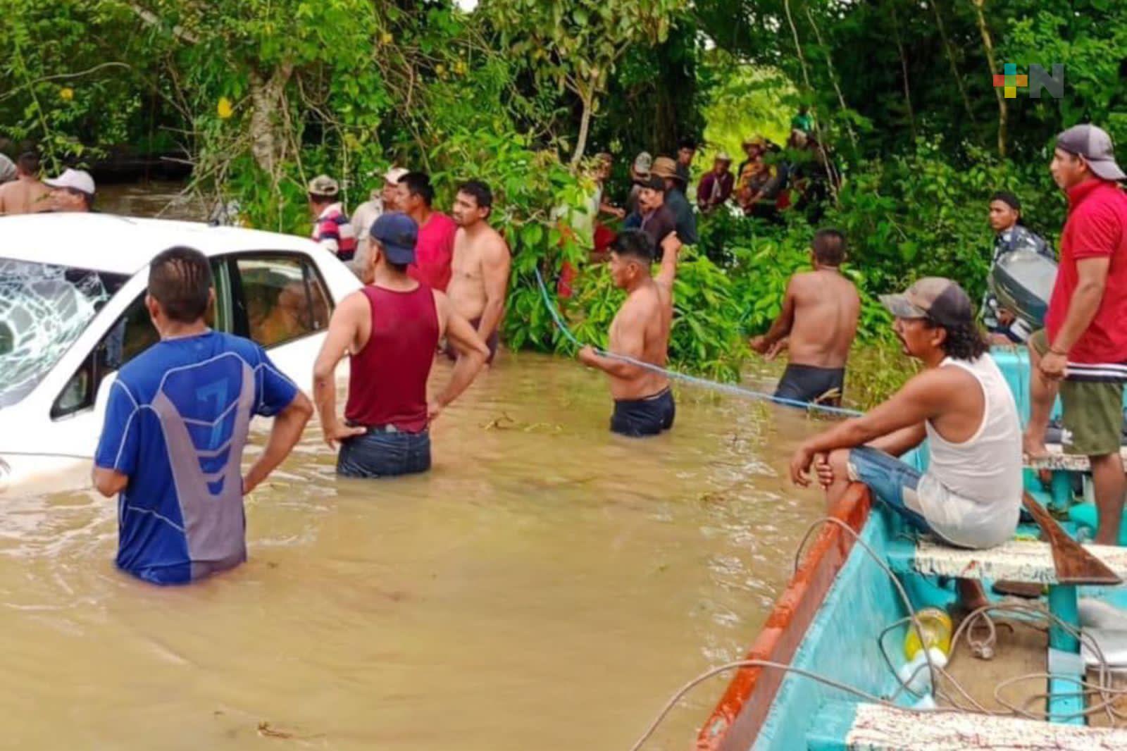 Dos personas mueren ahogadas al caer en pantano de Jáltipan