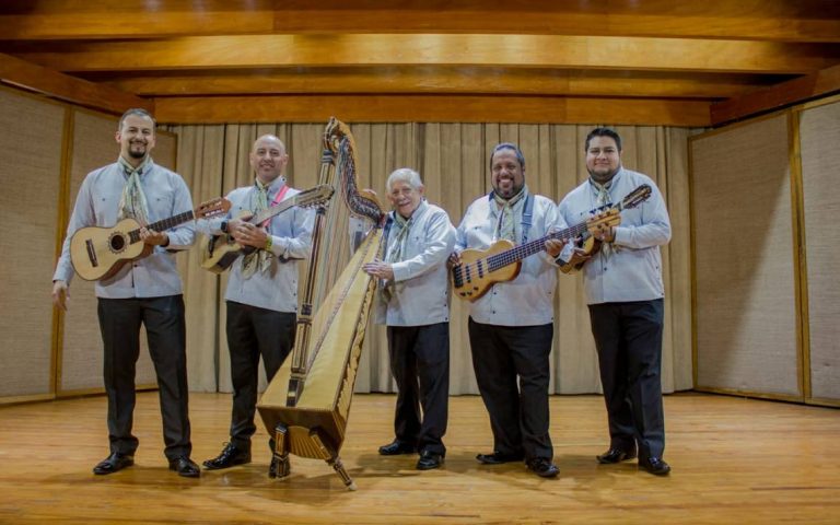 Festejan 49 aniversario de Tlen Huicani con un concierto en Teatro de la Reforma