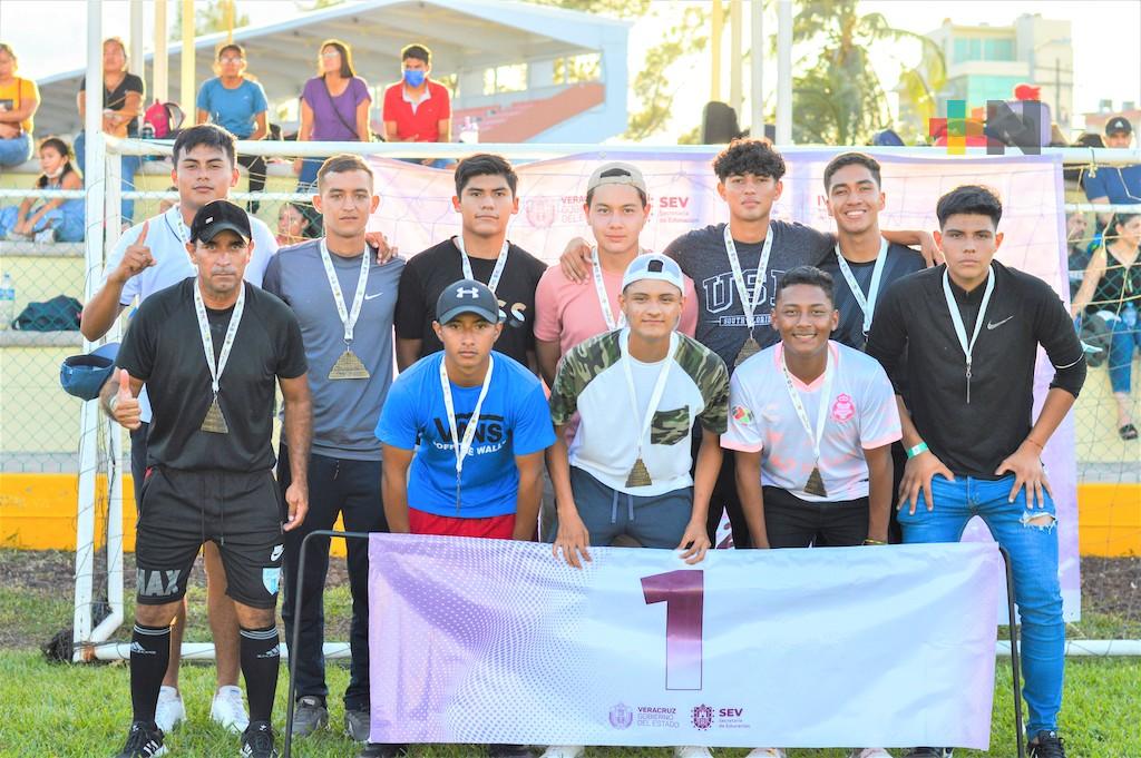 Califica Minatitlán dos equipos en futbol 6×6 al Nacional