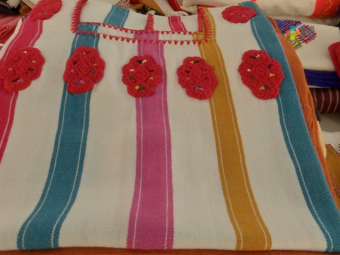 Fortalecen la riqueza e identidad de bordados y creaciones artesanales en Veracruz