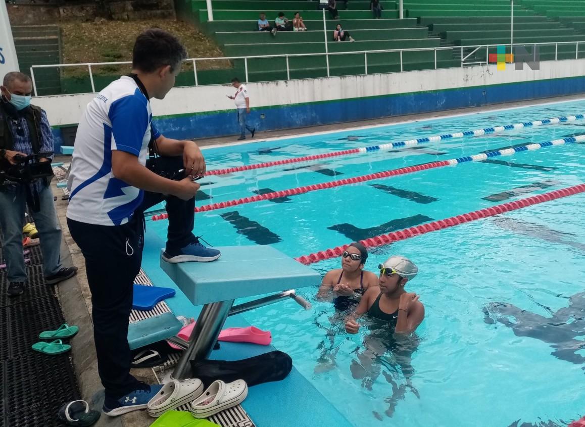 Nadadores del equipo Halcones UV competirán en Puebla