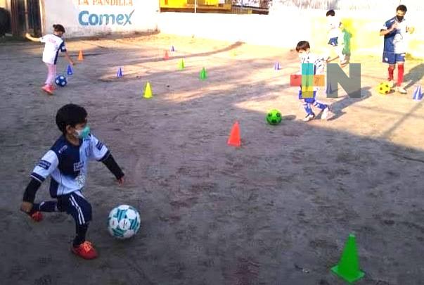 En tres sedes se reactiva la Escuela de futbol Pachuca Xalapa
