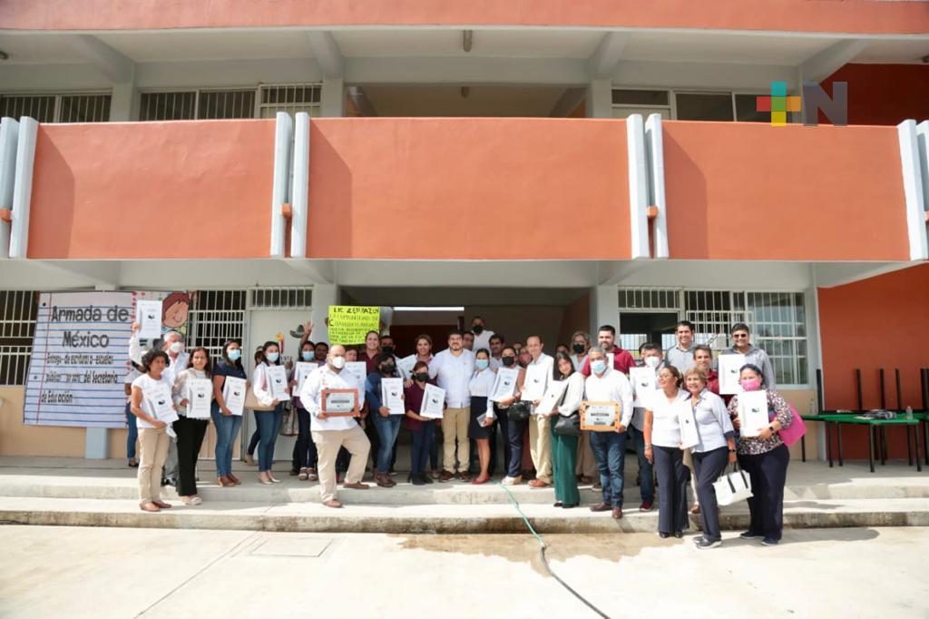 Entrega SEV escrituras a escuelas de 13 municipios