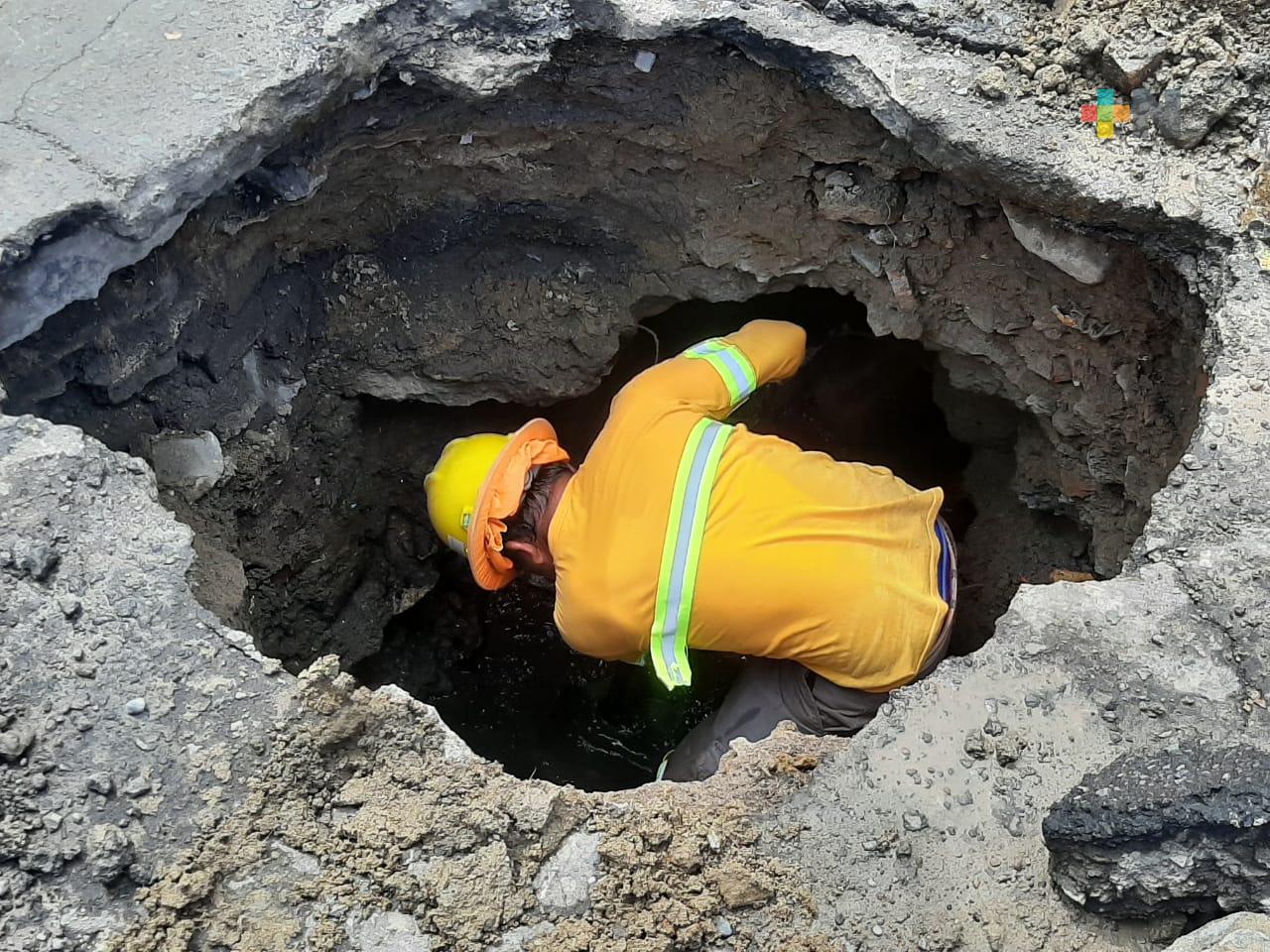 Lluvias provocan socavón de dos metros de profundidad en colonia de Boca del Río