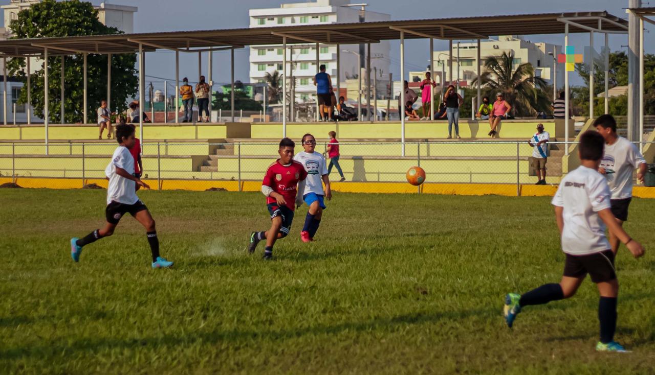 Lanzan convocatoria a Superliga de futbol en Leyes de Reforma